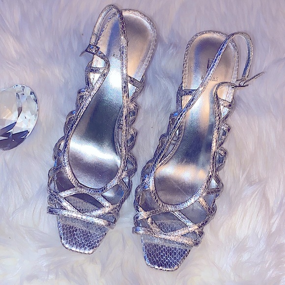 Super Sexy silver open toe stilettos! 👠 - Picture 3 of 4